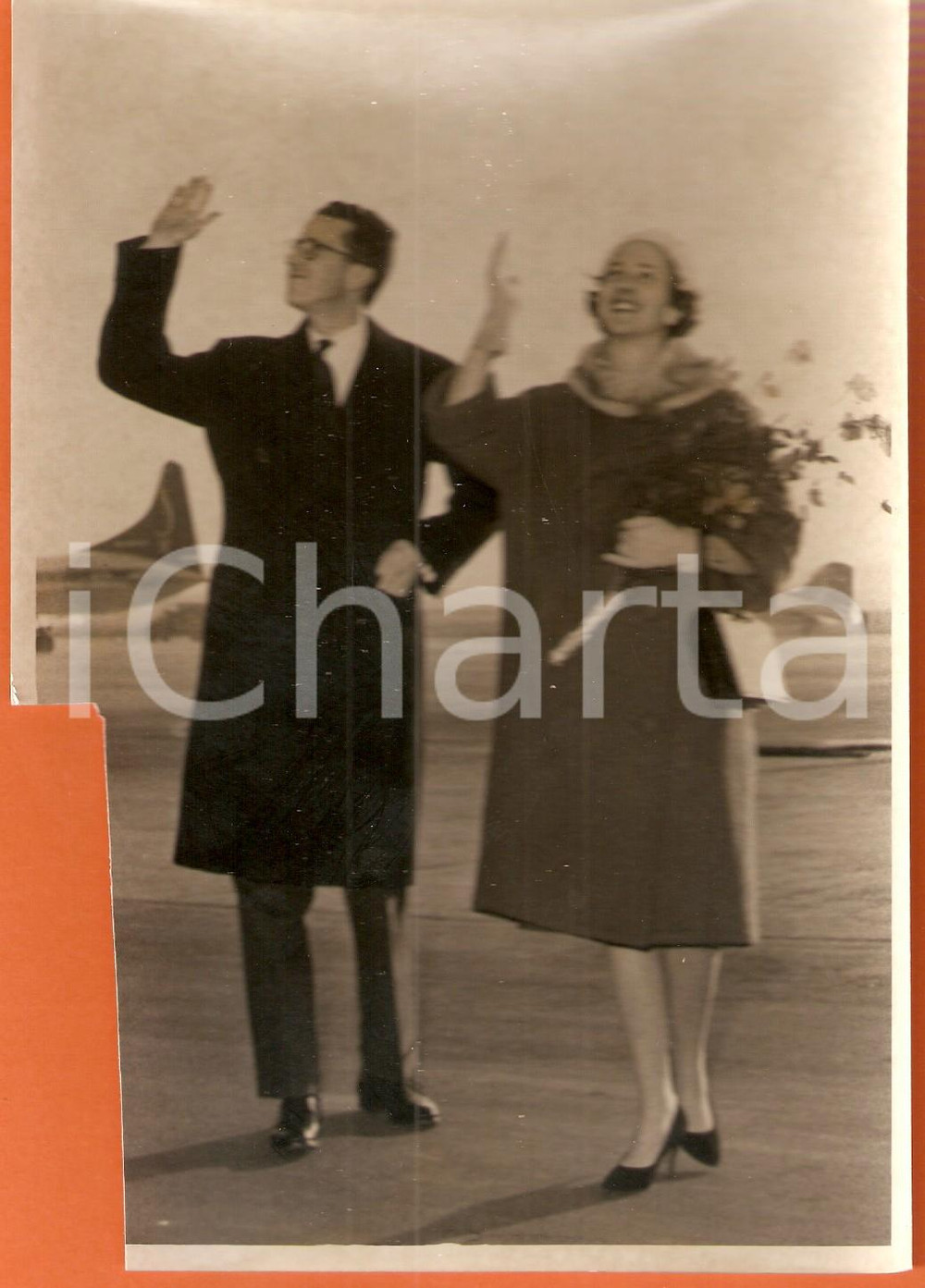 Fotografia d epoca originale 1960 ca BRUXELLES Re Baldovino I Fabiola del BELGIO all aeroporto DANNEGGIATA 1