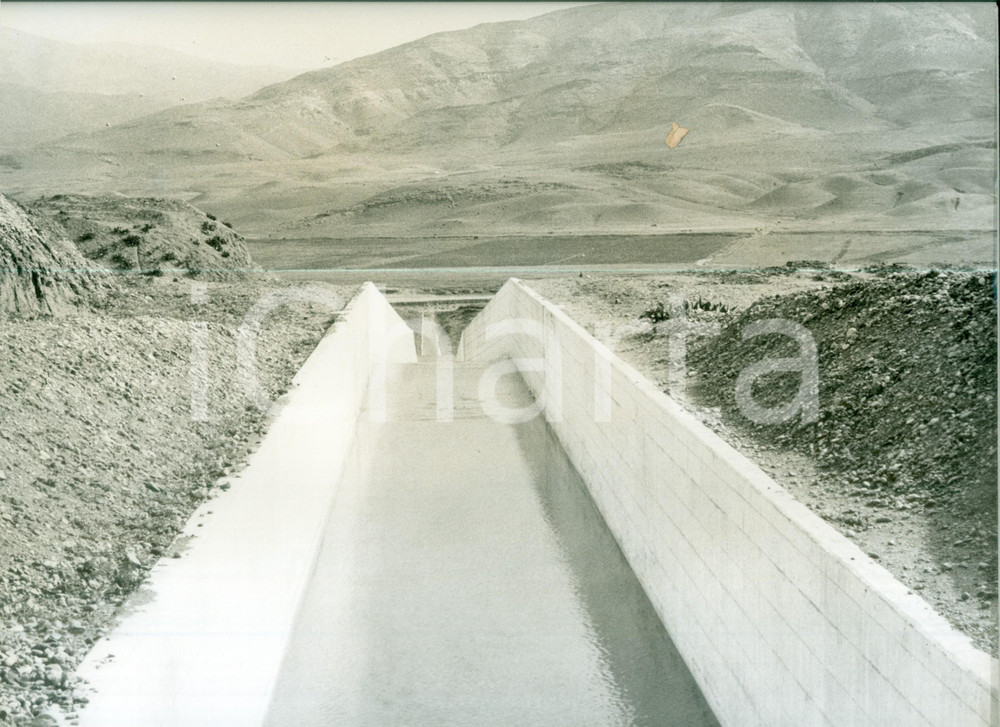 Fotografia d epoca originale 1960 ca GIORDANIA Canali di deflusso acque per oleodotto Fotografia 1