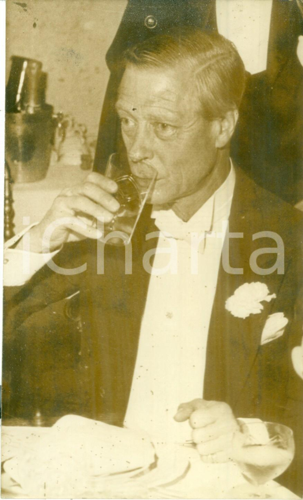 Fotografia d epoca originale 1950 ca PARIS Edoardo VIII Duca di WINDSOR a cena di gala Fotografia DANNEGGIATA 1