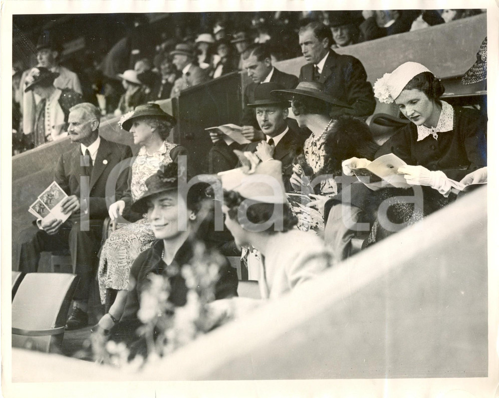 Fotografia d epoca originale 1940 ca HURLINGHAM Henry e Alice di GLOUCESTER assistono alla partita di polo 1