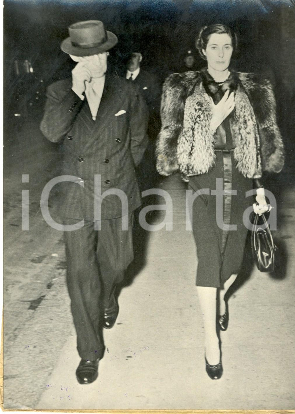 Fotografia d epoca originale 1946 LONDON Re Giorgio II di GRECIA all uscita dal teatro di HAMMERSMITH 1