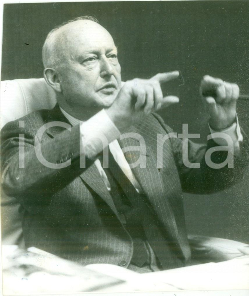 1980 ca STRASBOURG Politico Pierre PFLIMLIN in conferenza stampa *Fotografia