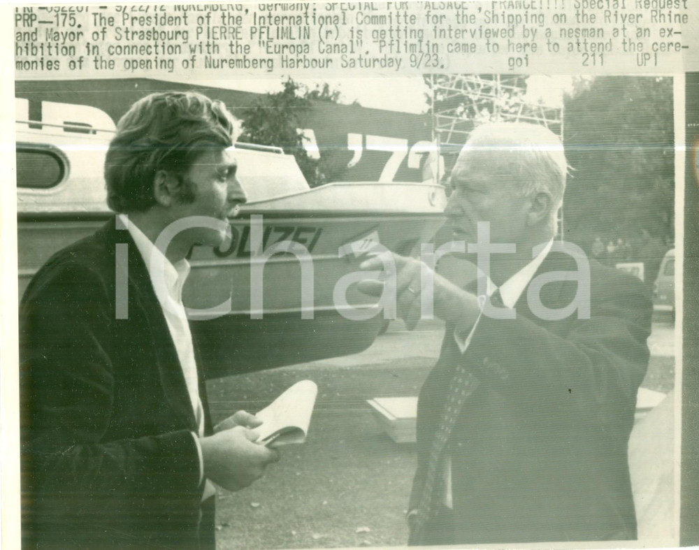 Fotografia d epoca originale 1972 STRASBOURG Politico Pierre PFLIMLIN intervistato da un giornalista Foto 1