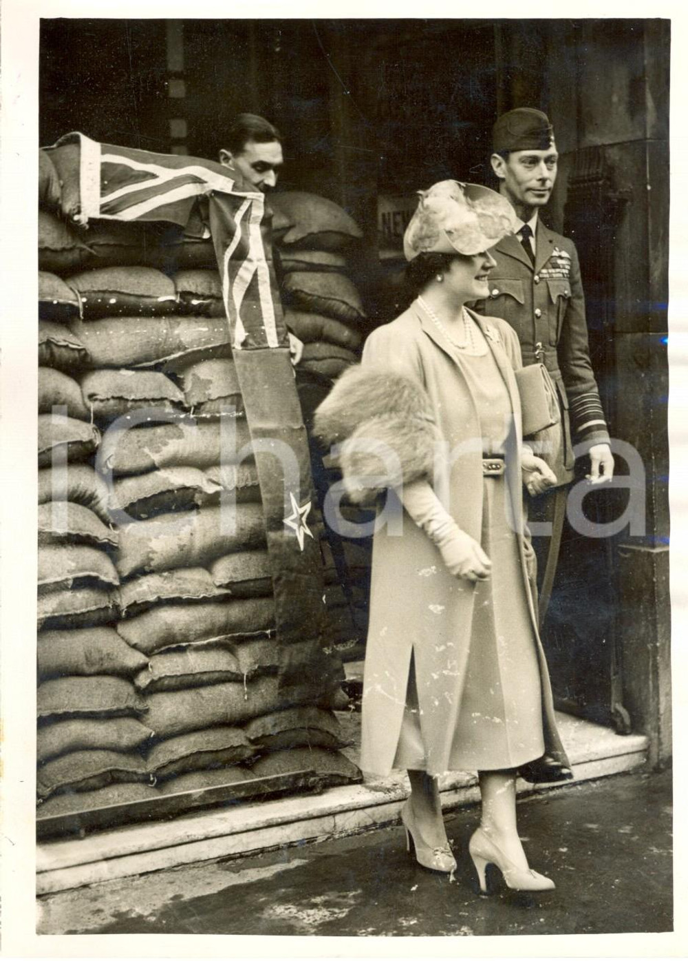 Fotografia d epoca originale 1939 LONDON Re George VI e regina Elizabeth BOWESLYON visita New Zealand House 1