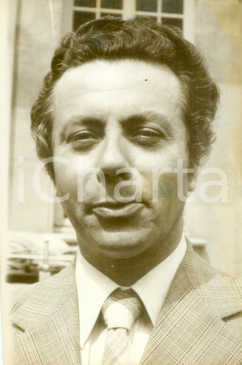 Fotografia d epoca originale 1975 PARIS Yvan CHARPENTIE Segretario C.G.C. all Hotel MATIGNON Fotografia 1