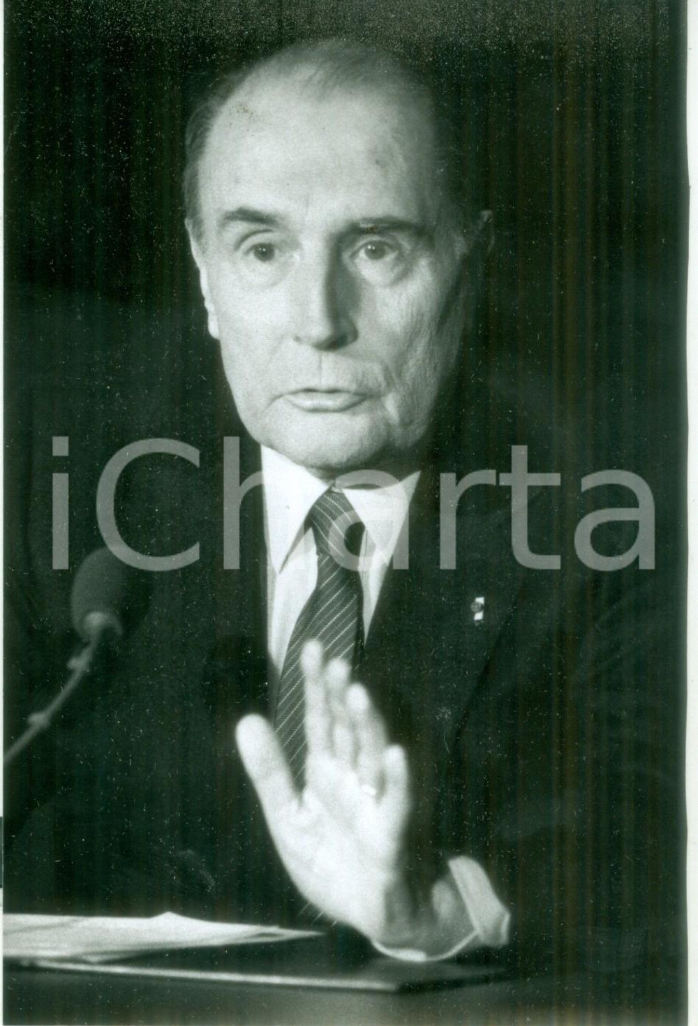 Fotografia d epoca originale 1992 PARIS FranÃ§ois MITTERRAND in televisione per il referendum Fotografia 1