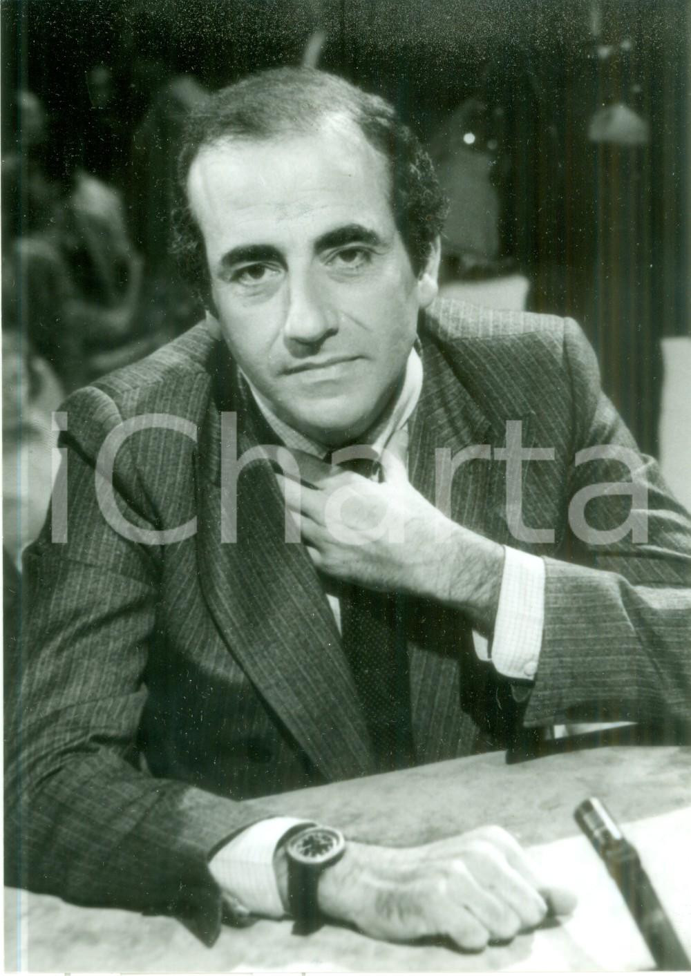 Fotografia d epoca originale 1982 PARIS Il giornalista JeanPierre ELKABBACH ospite Ã  Apostrophes Fotografia 1