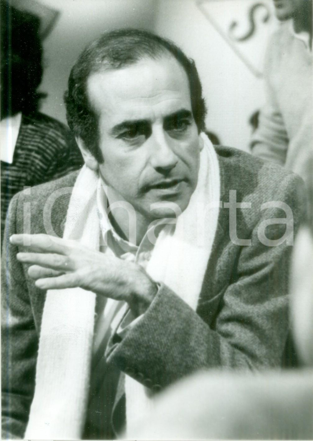 Fotografia d epoca originale 1982 PARIS Il giornalista JeanPierre ELKABBACH ospite Ã  Apostrophes Foto 1