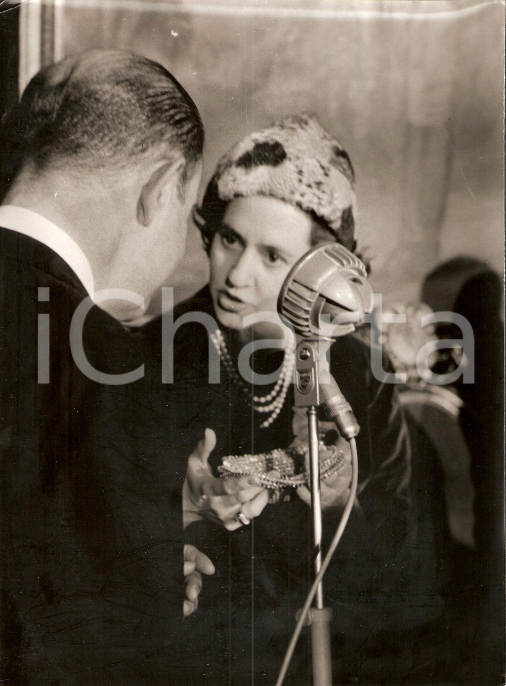 Fotografia d epoca originale 1960 MADRID Fabiola MORA Y ARAGON riceve borsetta di diamanti dal sindaco 1 1