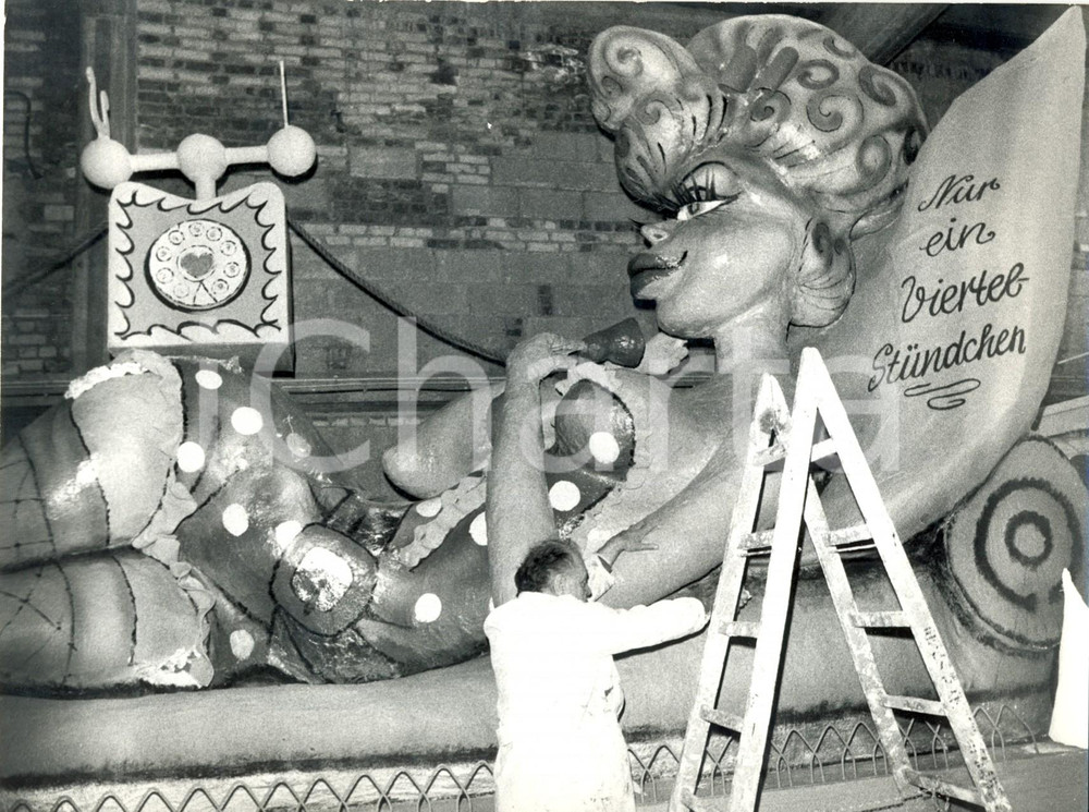 Fotografia d epoca originale 1978 KOLN GERMANIA Carro del carnevale allusivo a Kurt GSCHEIDLE Ministro Poste 1