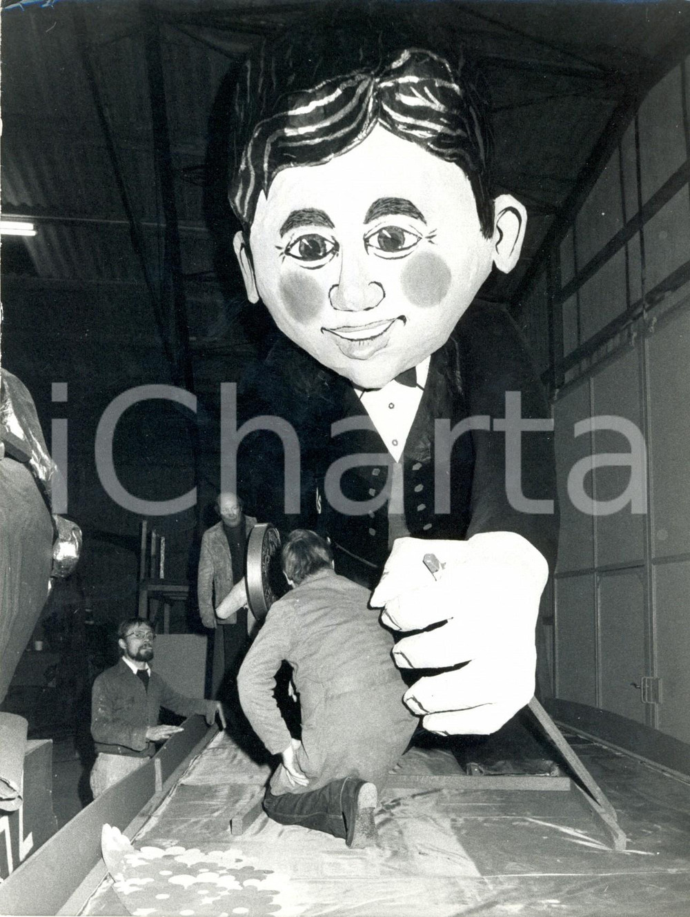 Fotografia d epoca originale 1979 BONN GERMANIA I nuovi carri di carnevale di resina sintetica FOTOGRAFIA 1