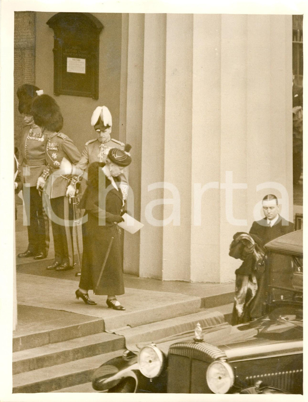 Fotografia d epoca originale 1936 LONDON WELLINGTON BARRACKS Regina Mary TECK commemora defunto Re GEORGE V 1