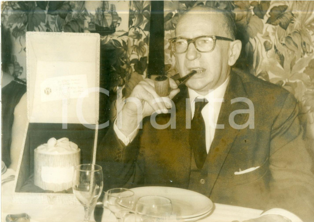 Fotografia d epoca originale 1966 PARIS Presidente Edgar FAURE Ã  la ConfrÃ©rie Fumeurs de Pipes de FRANCE Foto 1