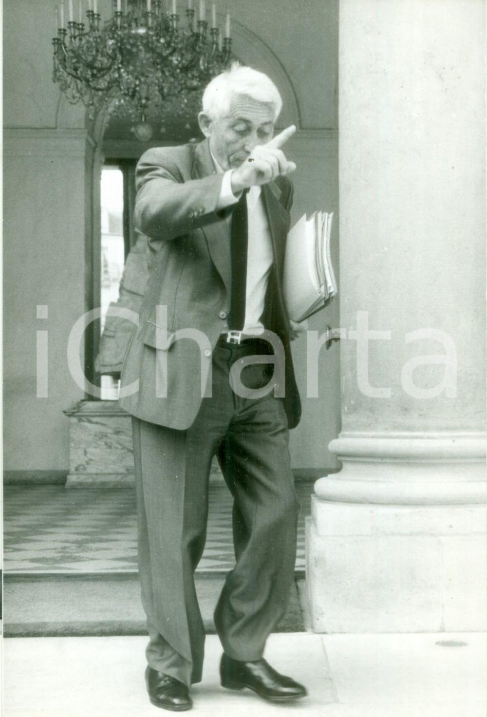 1987 PARIS Ministro Bernard PONS all'uscita dall'ELISEO *Fotografia