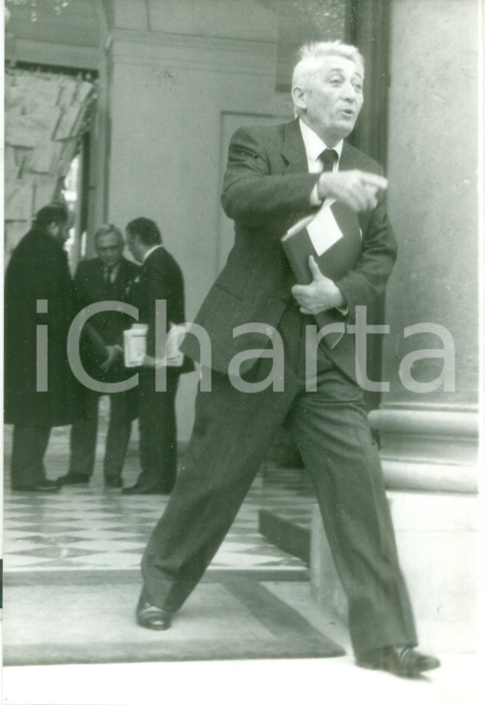 1987 PARIS Ministro Bernard PONS all'uscita dall'ELISEO Fotografia
