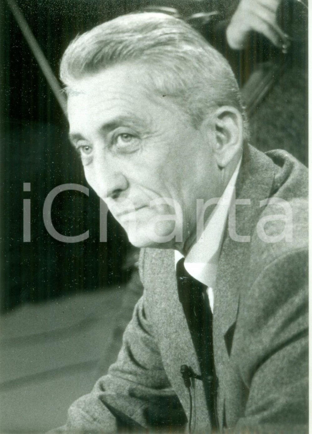 Fotografia d epoca originale 1984 PARIS Ministro Bernard PONS ospite in tv a Politiques Fotografia 1
