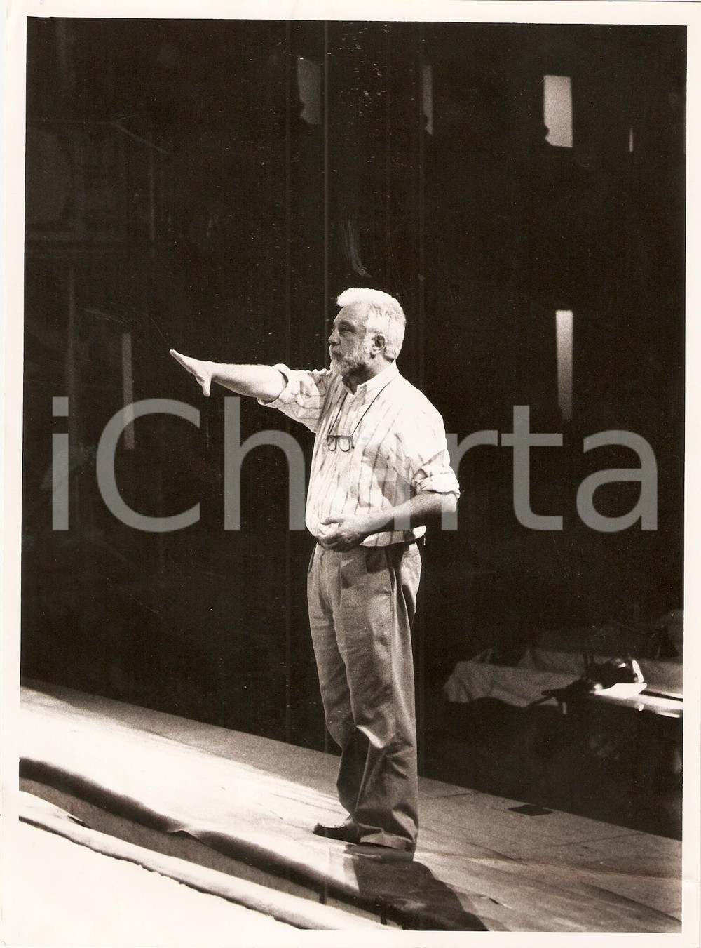 Fotografia d epoca originale 1990 PESARO Teatro Rossini Luca RONCONI durante prove RICCIARDO E ZORAIDE Foto 1