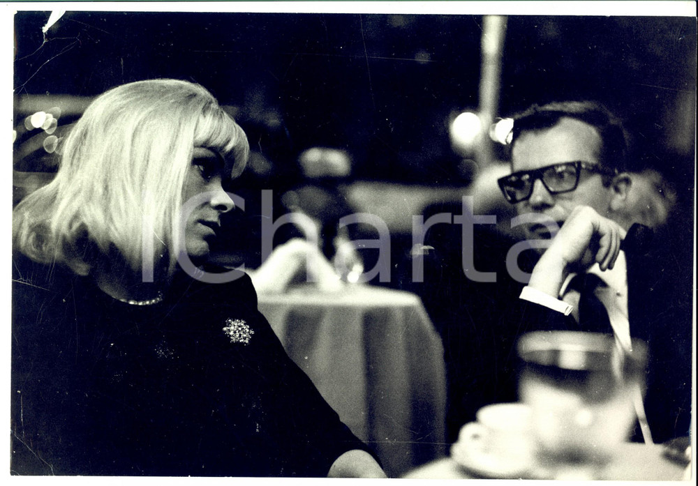 Fotografia d epoca originale 1960 ca Regista mormone UTI HOFF con un attrice Fotografia 1