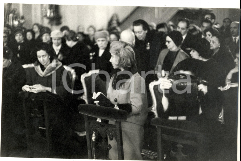 Fotografia d epoca originale 1960 ca MADRID Iglesia de las Calatravas  Fabiola del BELGIO e duchessa d ALBA 1