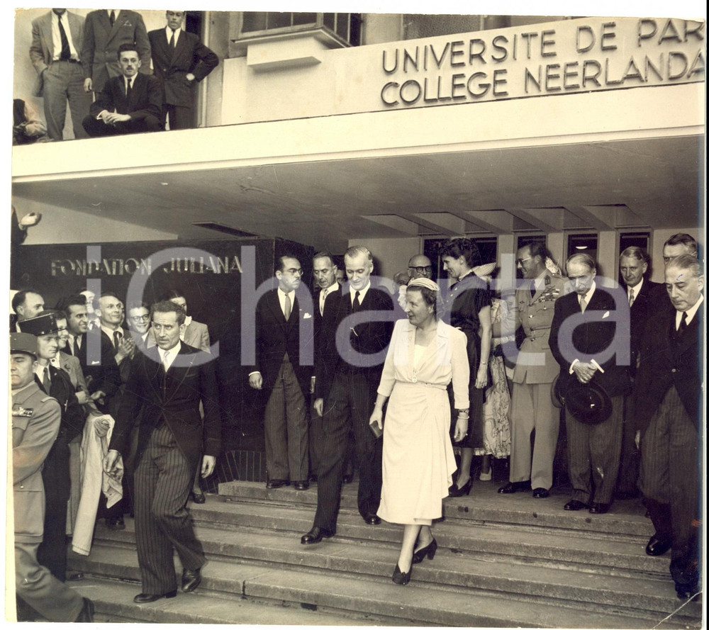 Fotografia d epoca originale 1950 ca UniversitÃ© de PARIS Regina Giuliana d OLANDA visita la Fondation Juliana 1