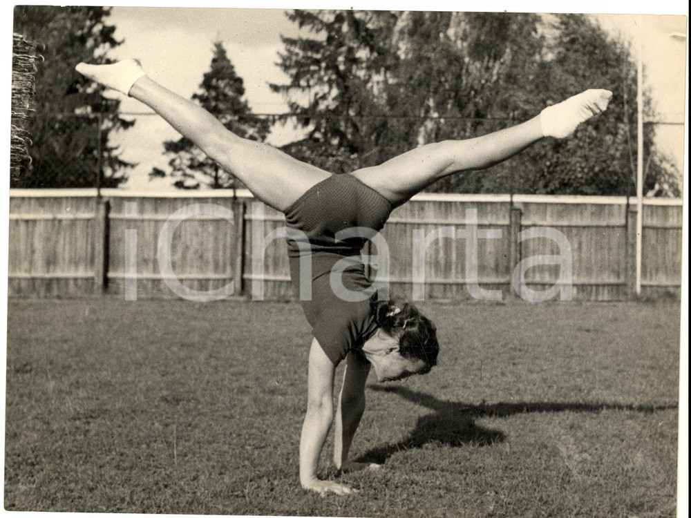 Fotografia d epoca originale 1950 ca MALMA SWEDEN Galina URBANOVITJ  international gymnastic camp Photo 1