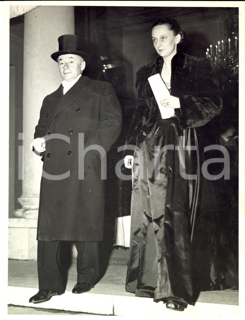 Fotografia d epoca originale 1950 PARIS Paul REYNAUD e Christiane MABIRE al ricevimento per Giuliana d OLANDA 1