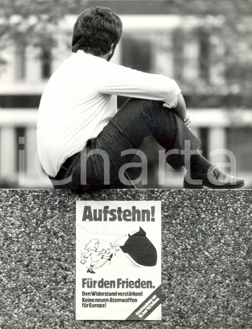 Fotografia d epoca originale 1982 BONN Aufstehen fur den Frieden Ragazzo alla manifestazione per la pace 1