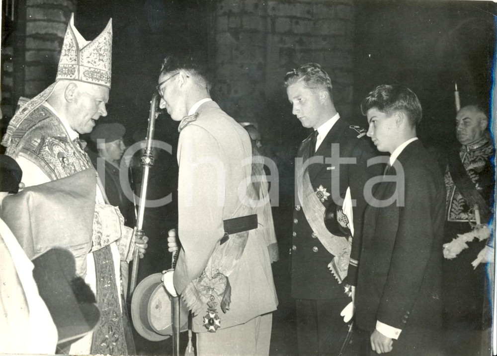 Fotografia d epoca originale 1956 BRUXELLES Re BALDOVINO e cardinale VAN ROEY 125Â° anno d indipendenza BELGIO 1