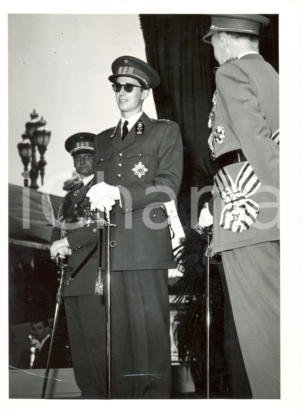 Fotografia d epoca originale 1953 BRUXELLES Re BALDOVINO durante le celebrazioni della festa nazionale BELGIO 1