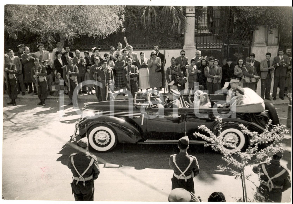 Fotografia d epoca originale 1951 Paolo di GRECIA e regina Frederika arrivano a un matrimonio Foto 1