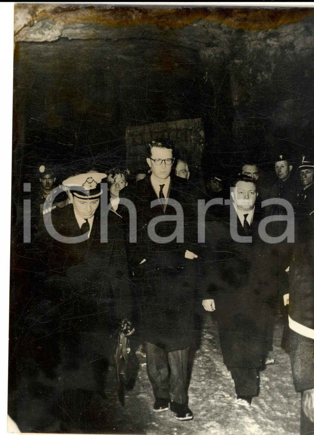 Fotografia d epoca originale 1958 ZICHEN B Catastrophe de la champignonniÃ¨re  Visite du roi Baudouin 1