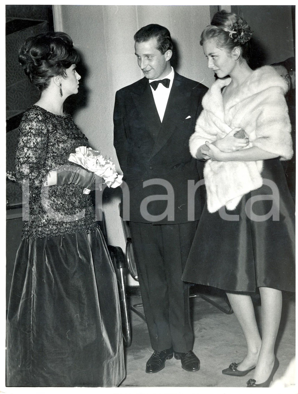 Fotografia d epoca originale 1961 BRUXELLES Cinema METROPOLE Principi Alberto e Paola con Gina LOLLOBRIGIDA 1