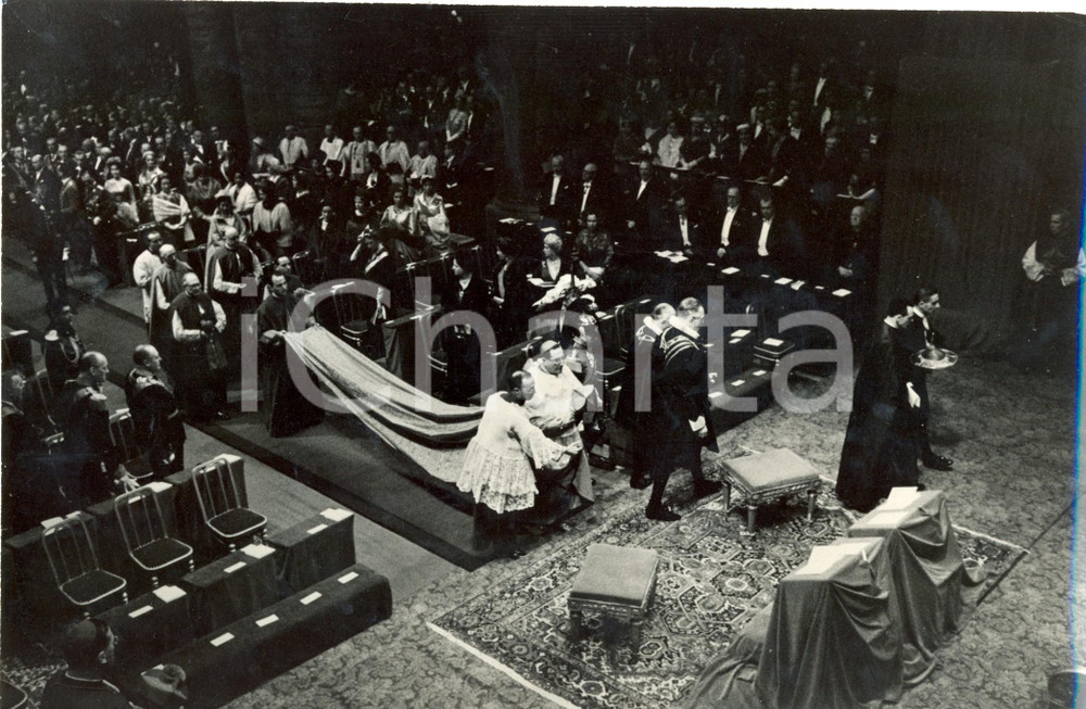 Fotografia d epoca originale 1960 BRUXELLES Nozze re BALDOVINO e Fabiola  Arrivo cardinale celebrante 1