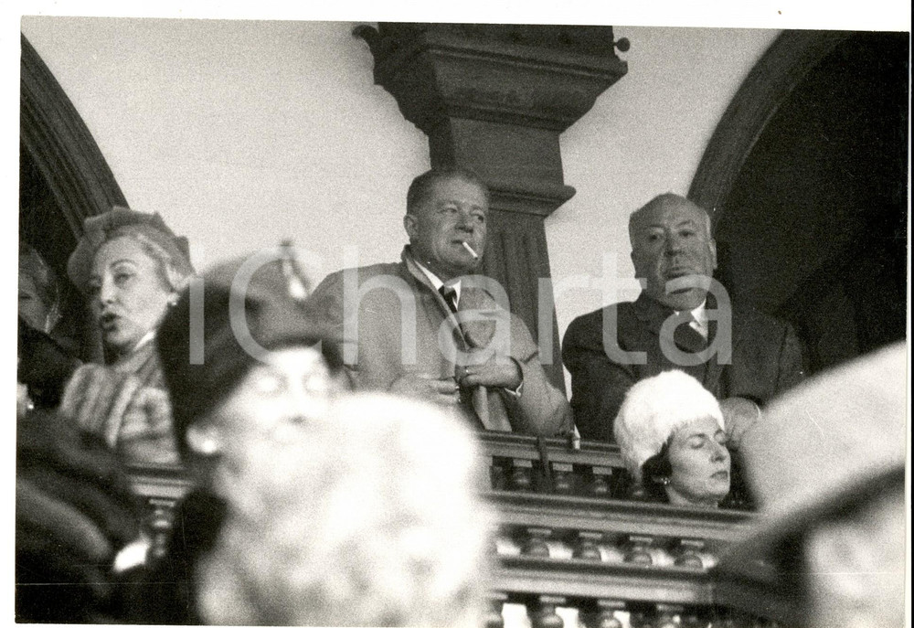 Fotografia d epoca originale 1960 ca PARIS ? Alfred HITCHCOCK assiste a un evento mondano Foto 1