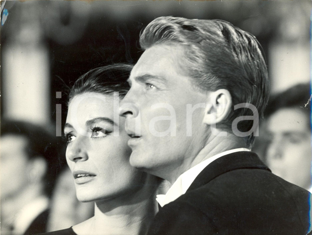 Fotografia d epoca originale 1960 ca FRANCIA L attore Georges RIVIERE e l attrice Anouk AIMEE Fotografia 1