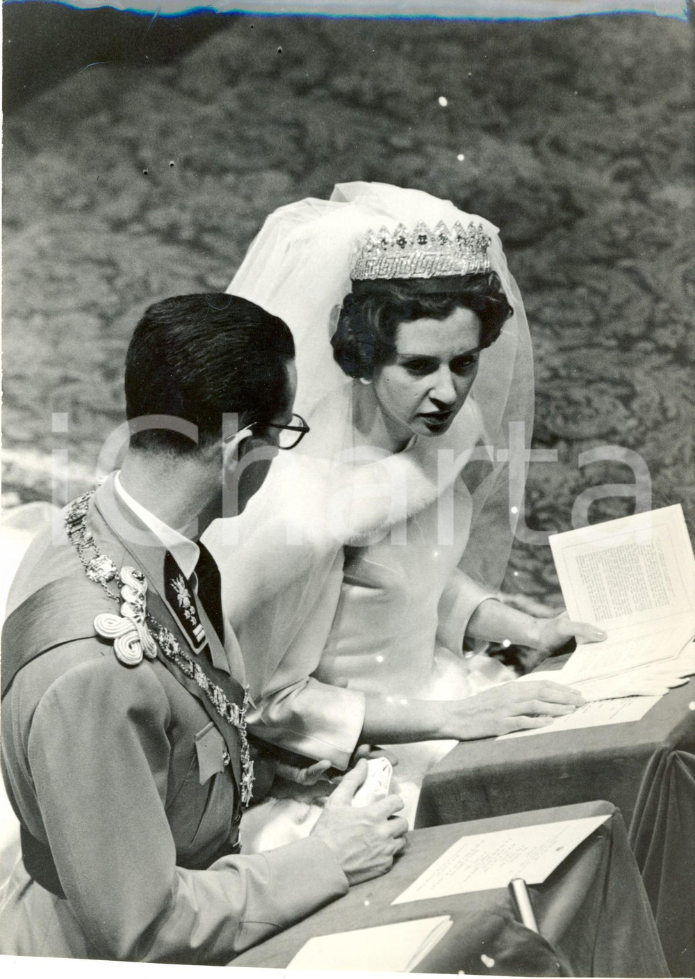 Fotografia d epoca originale 1960 BRUXELLES B Matrimonio Re BALDOVINO e FABIOLA lettura delle promesse 1