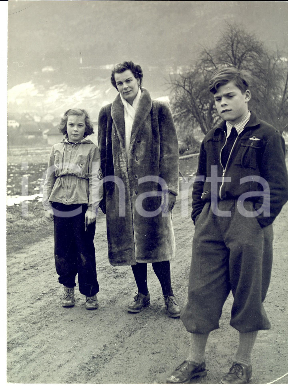 Fotografia d epoca originale 1960 ca MUENCHEN D Karoline del LIECHTENSTEIN con i figli Fotografia 1