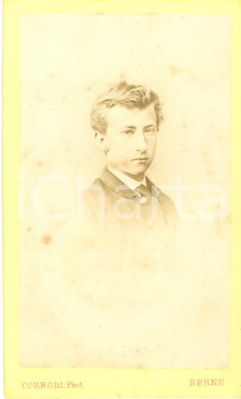 Fotografia d epoca originale 1880 ca BERNE SUISSE Ritratto di giovane gentiluomo scapigliato Foto CORRODI 1