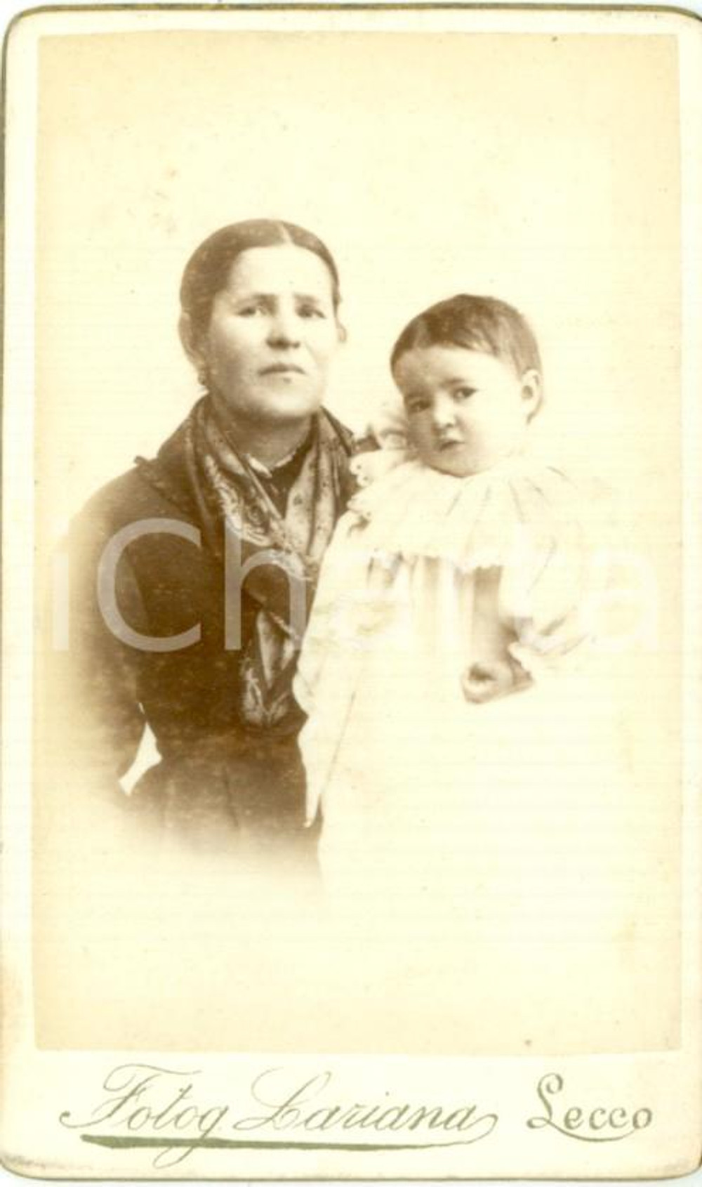 Fotografia d epoca originale 1880 ca LECCO Madre e bambina con vestina e colletto di pizzo Fotografia LARIANA 1