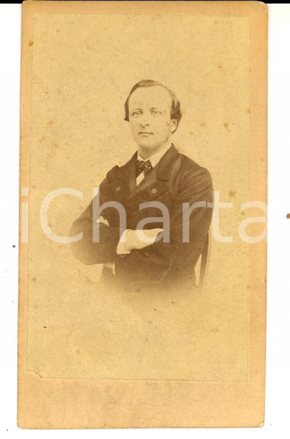 Fotografia d epoca originale 1870 ca MILANO Ritratto di giovane borghese Foto Carlo GUSBERTI 1