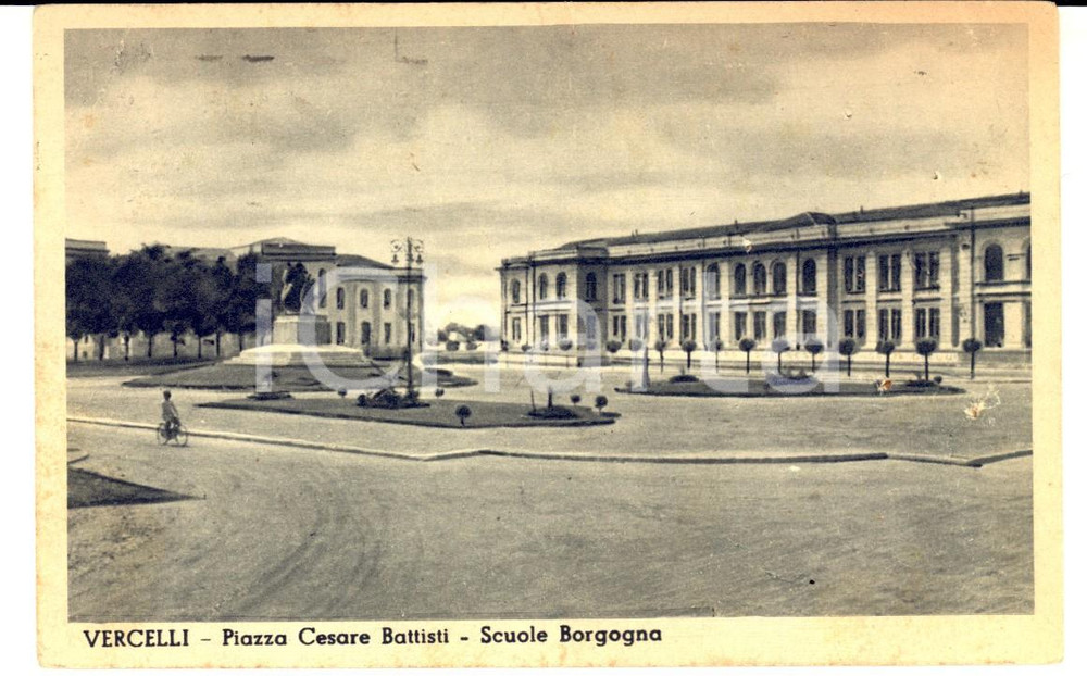 Cartolina originale da collezione 1944 VERCELLI Piazza Cesare Battisti Scuole Borgogna Cartolina FP VG 1