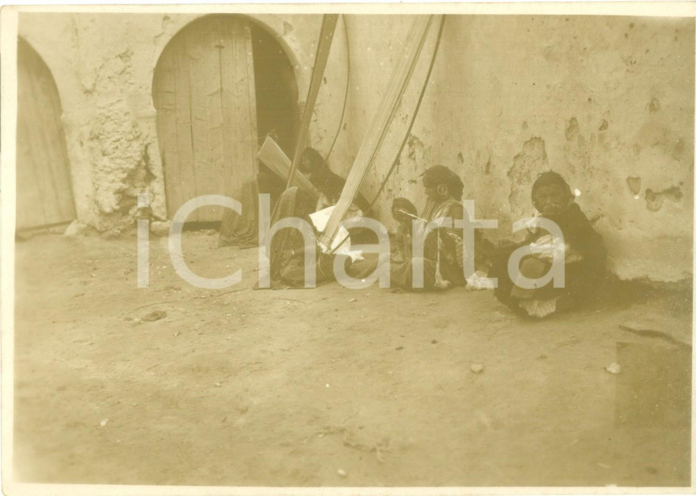 Fotografia d epoca originale 1936 ETIOPIA AOI Tessitrici in costume tipico Fotografia cm 17 x 12 1