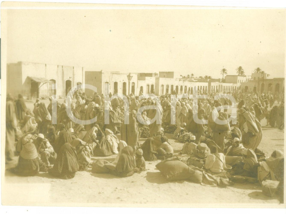 Fotografia d epoca originale 1936 ETIOPIA AOI Folla di indigeni al mercato Fotografia cm 17 x 12 1