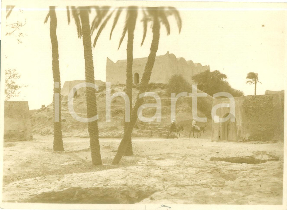 Fotografia d epoca originale 1936 ETIOPIA AOI Indigeni a dorso di mulo sotto un fortino Fotografia artistica 1