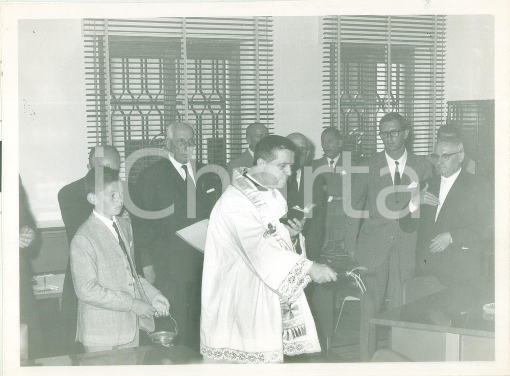 Fotografia d epoca originale 1965 MORTARA Parroco benedice nuova sede Banca Provinciale Lombarda Fotografia 1