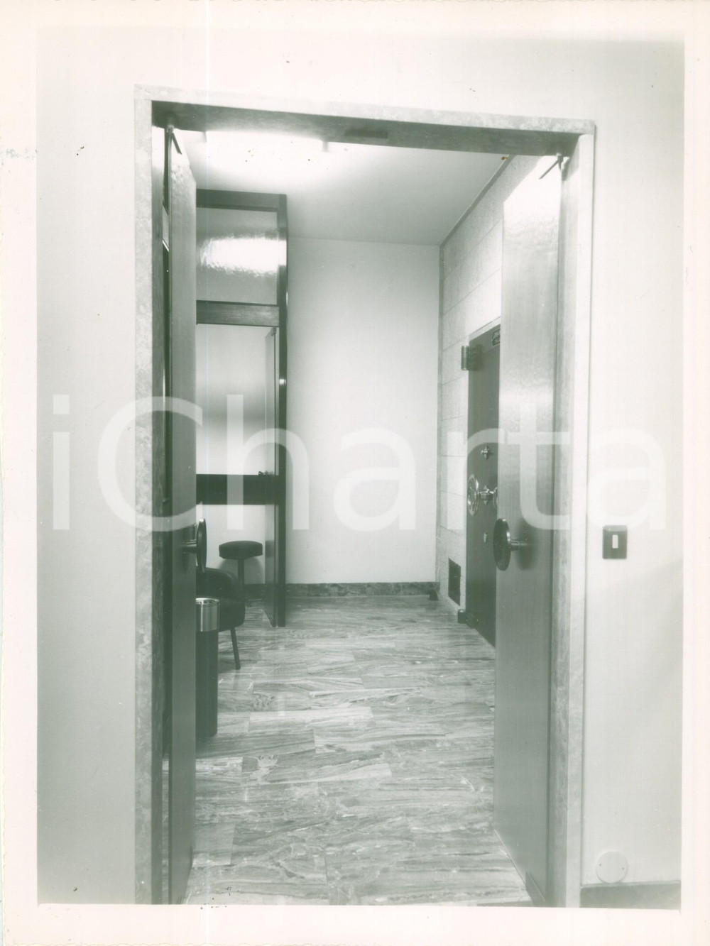 Fotografia d epoca originale 1965 MORTARA Inaugurazione nuova sede Banca Provinciale Lombarda Il caveau Foto 1
