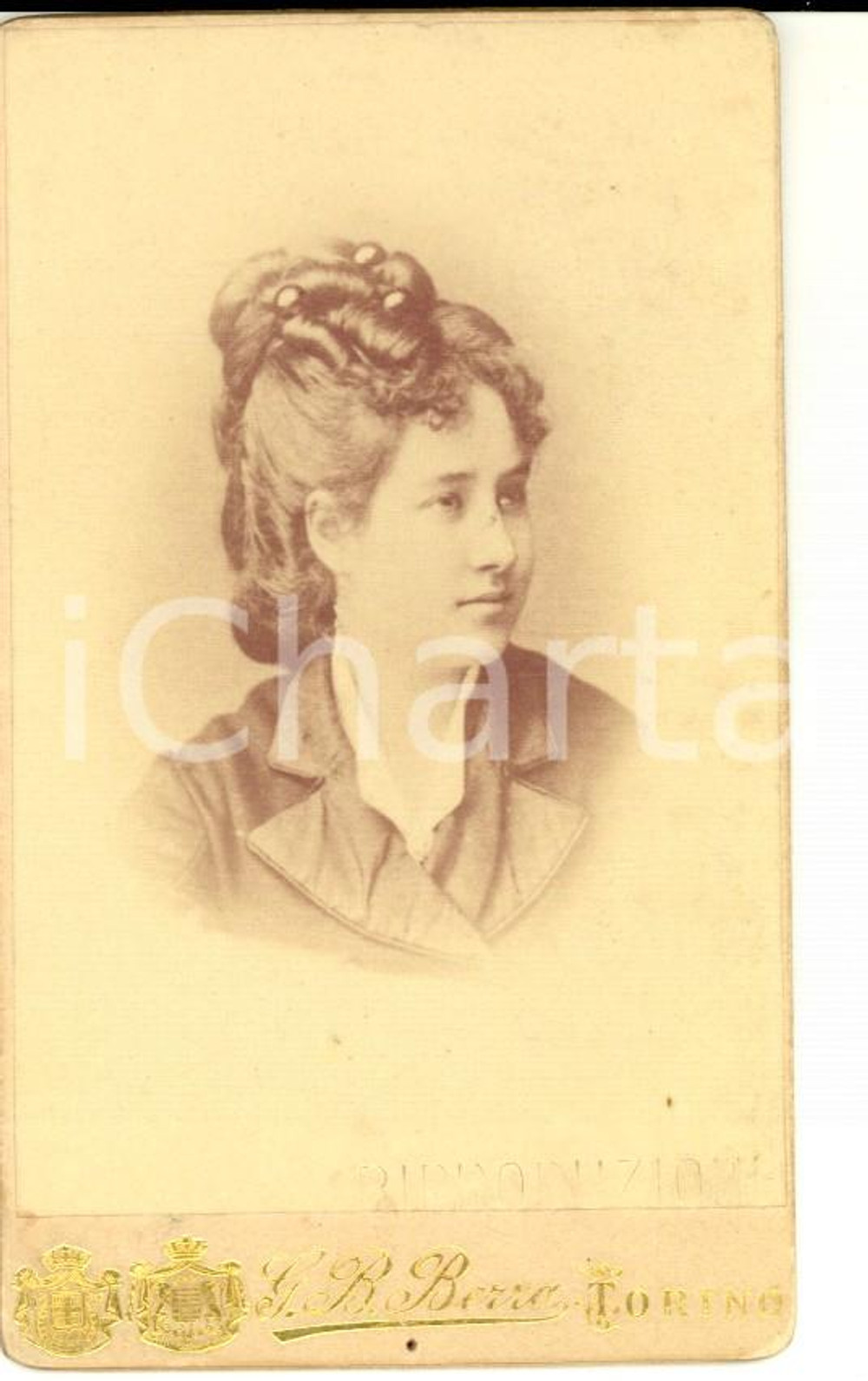 Fotografia d epoca originale 1880 ca TORINO Giovane donna con acconciatura elaborata Fotografia L. COLOMBO 1