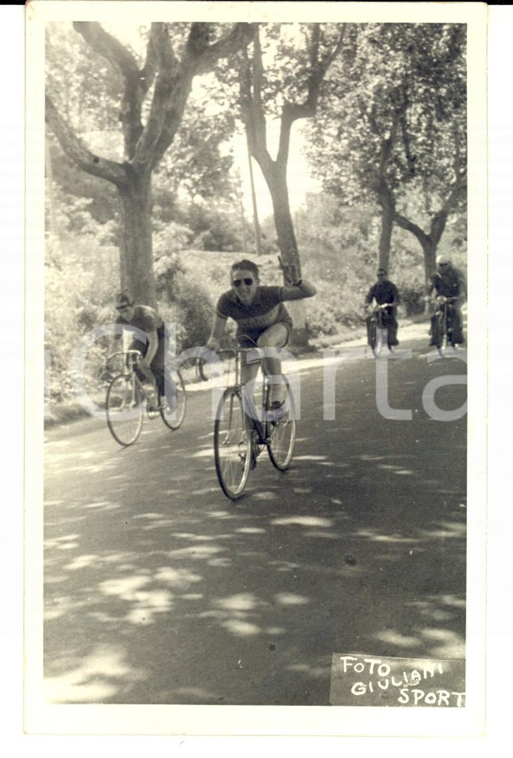 Fotografia d epoca originale 1950 ca ROMA CICLISMO Gara giovanile  Il futuro vincitore Fotografia VINTAGE 1
