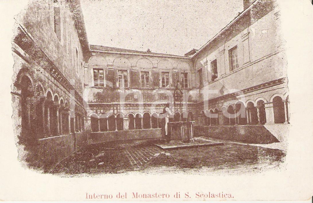 Cartolina originale da collezione 1905 ca SUBIACO Uomo attinge dal pozzo del Monastero di Santa Scolastica FP NV 1