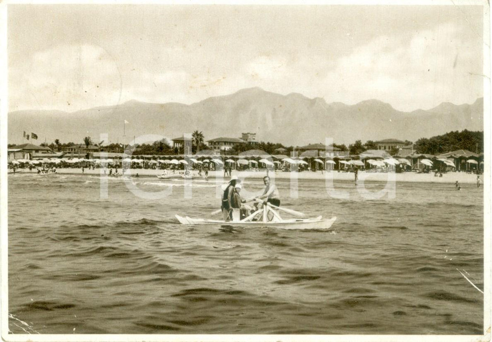 Cartolina originale da collezione 1939 MARINA DI PIETRASANTA In moscone sulla spiaggia di FIUMETTO Cartolina FG VG 1